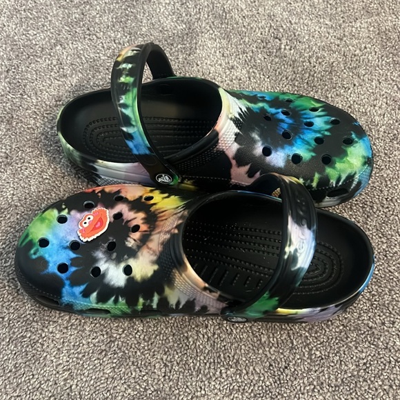 Black tye-dye crocs, wmns 11 men’s 9, 1 jibbit - Picture 4 of 4